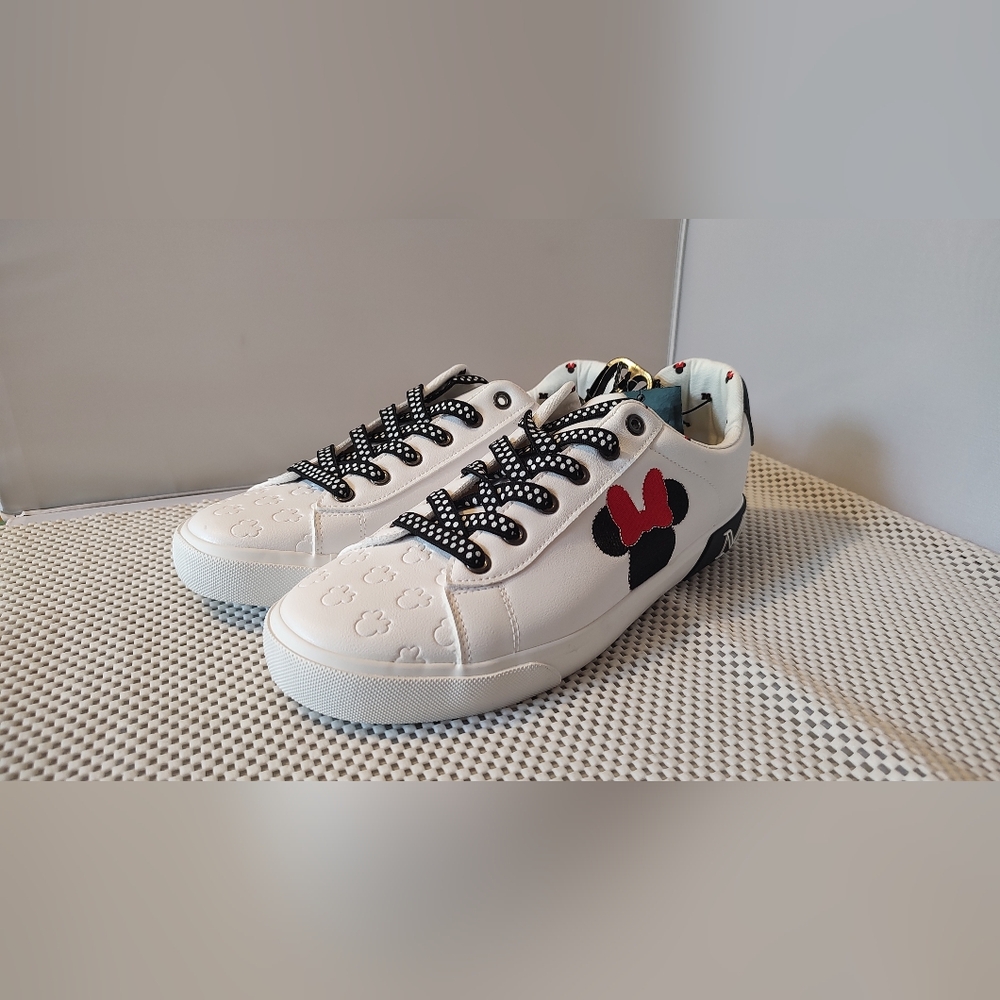 Disney Minnie Mouse Women's Size 9.5 Character Sneakers White/Black/Red NWT